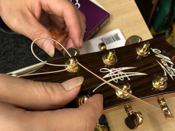 弦の巻き方でギターの音は変わる！？（Written by 中山 大之）