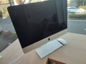 旧型Macの画像