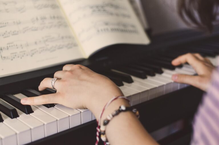 ボイトレでピアノ伴奏を使った発声練習パターン6選を紹介します