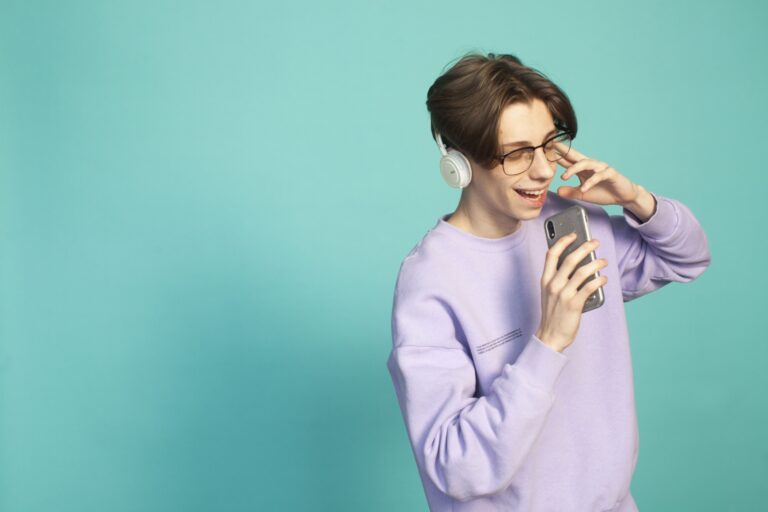 子どもの「声変わり」はどう乗り切る？変声期との上手な向き合い方