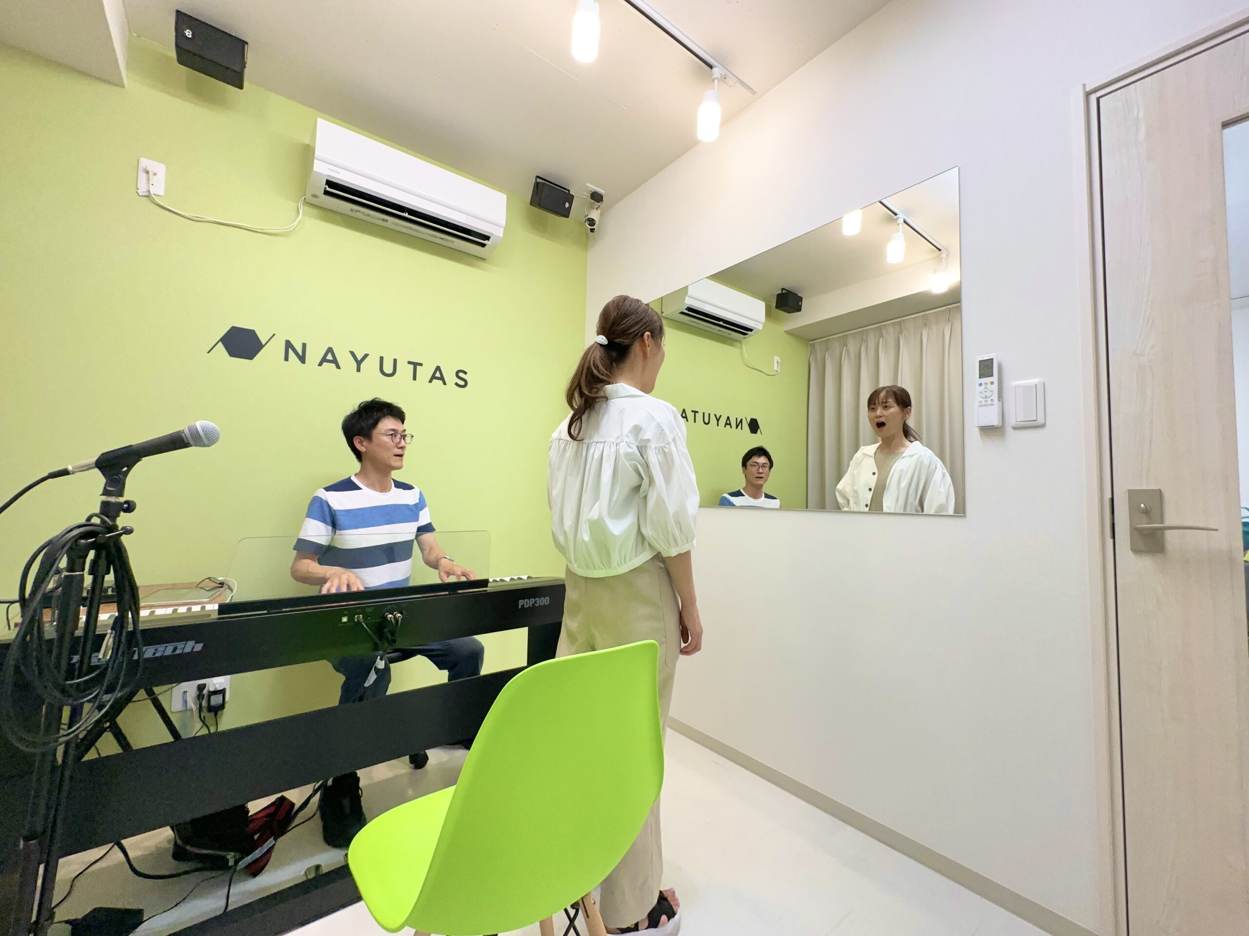 カラオケで高得点を出すために知っておきたい音程と発声のコツ