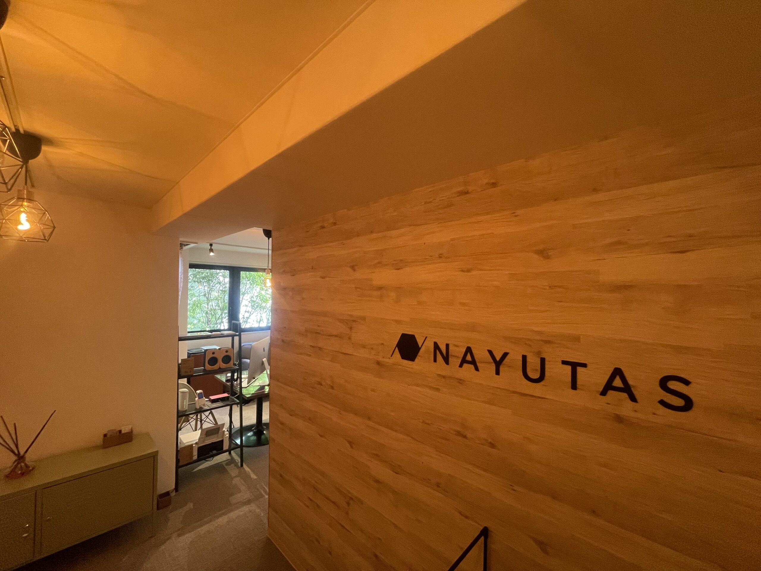 新任講師のご紹介  神戸三ノ宮(三宮)のボイトレなら「NAYUTAS(ナユタス)」