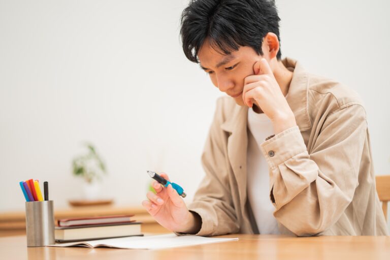 ボイストレーナーに資格は必要？未経験からボイトレ講師になる方法