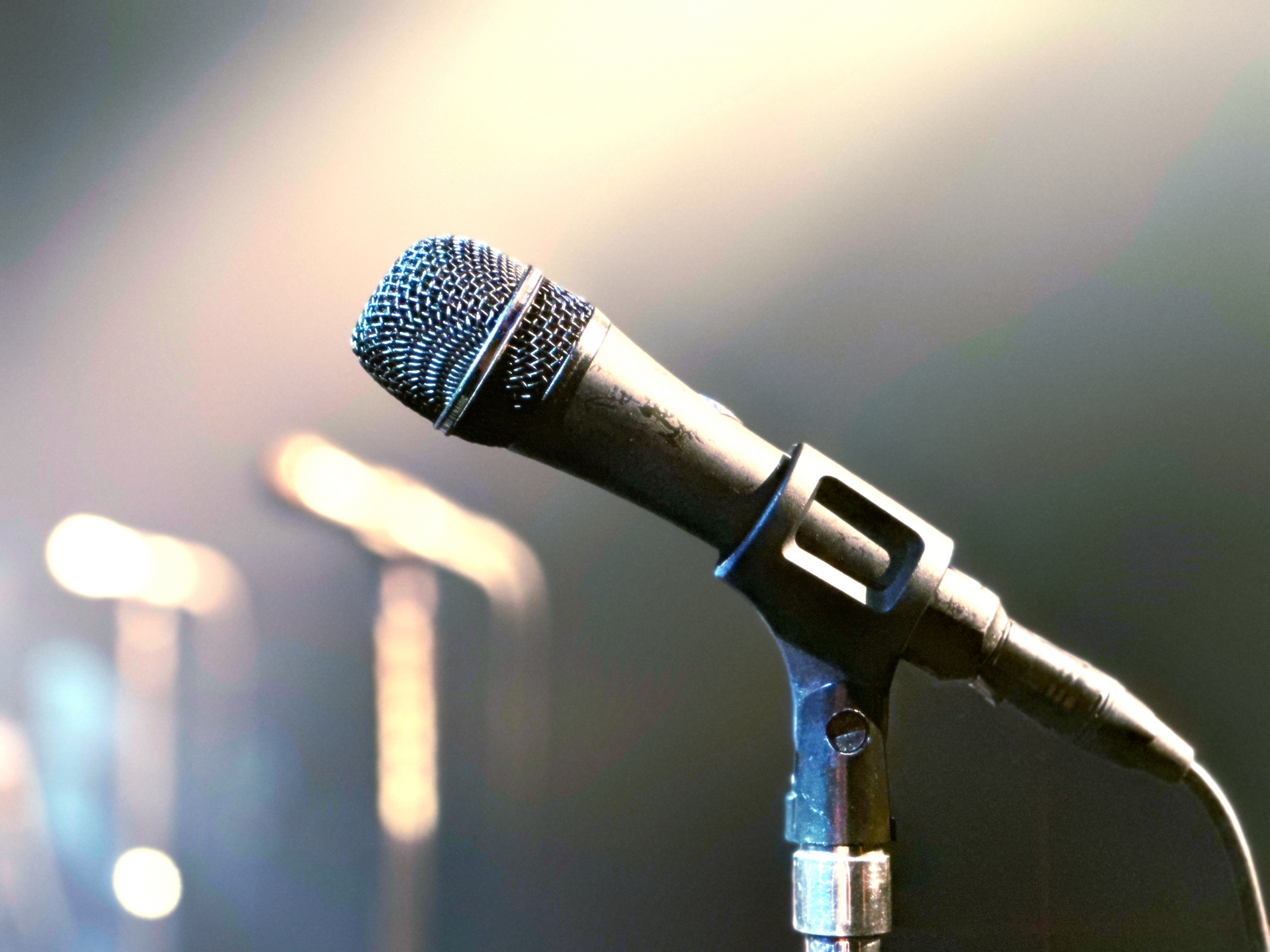 ウィスパーボイスとは？習得するメリットから練習方法、注意点について解説