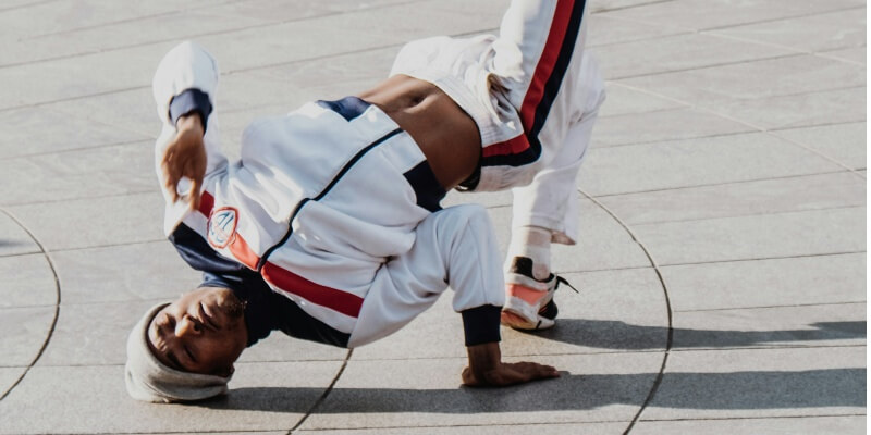 アイソレーションとは？コツと練習方法を解説！【ダンスの基本】