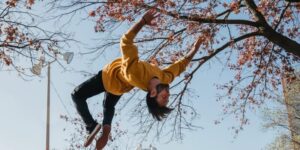 バク転のやり方とコツを徹底解説!効率が良い練習方法は? – ボイトレならNAYUTAS(ナユタス)