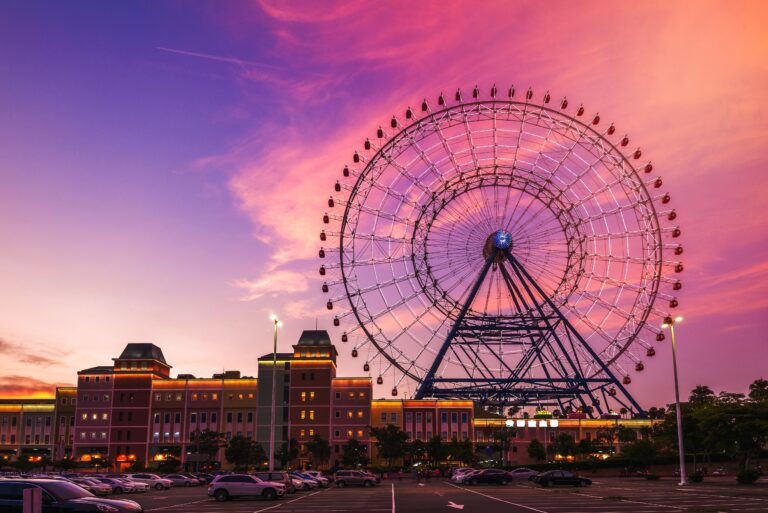 歌とダンスが好きなら絶対にハマる！パレードが最高な国内テーマパーク5選！