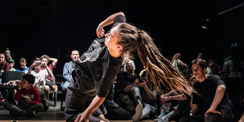 ストリートダンスとは？種類やジャンルを解説！初心者におすすめの始め方も紹介！