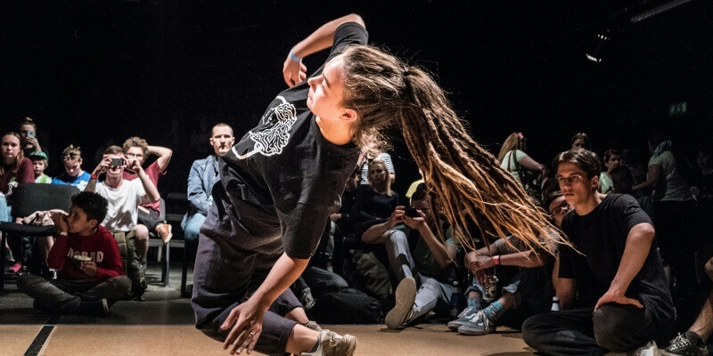 ガールズヒップホップとは？特徴やヒップホップダンスとの違いを解説！