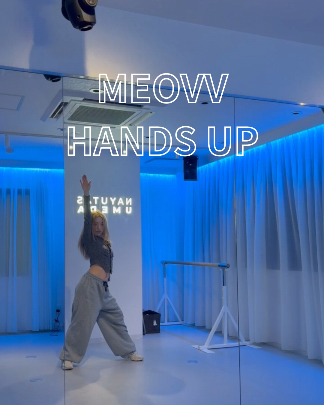MEOVV HANDS UP (uRaRa)