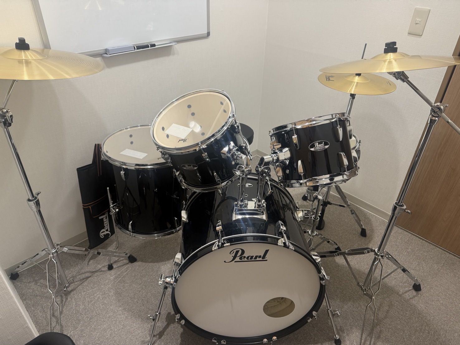 ついに！！校舎にドラムがやってきました！！🥁