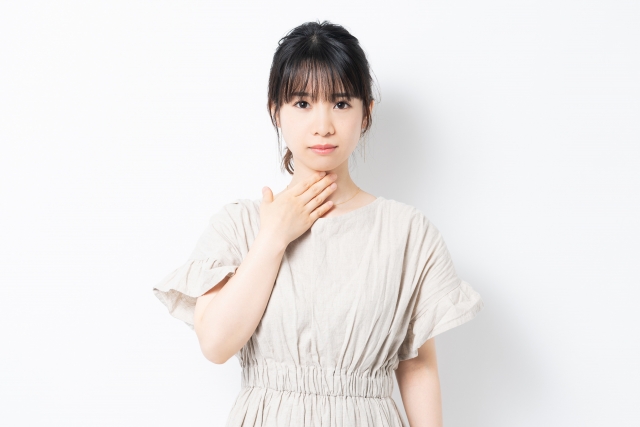 喉の力を抜く方法を分かりやすく解説！歌う時のポイントや注意点も紹介