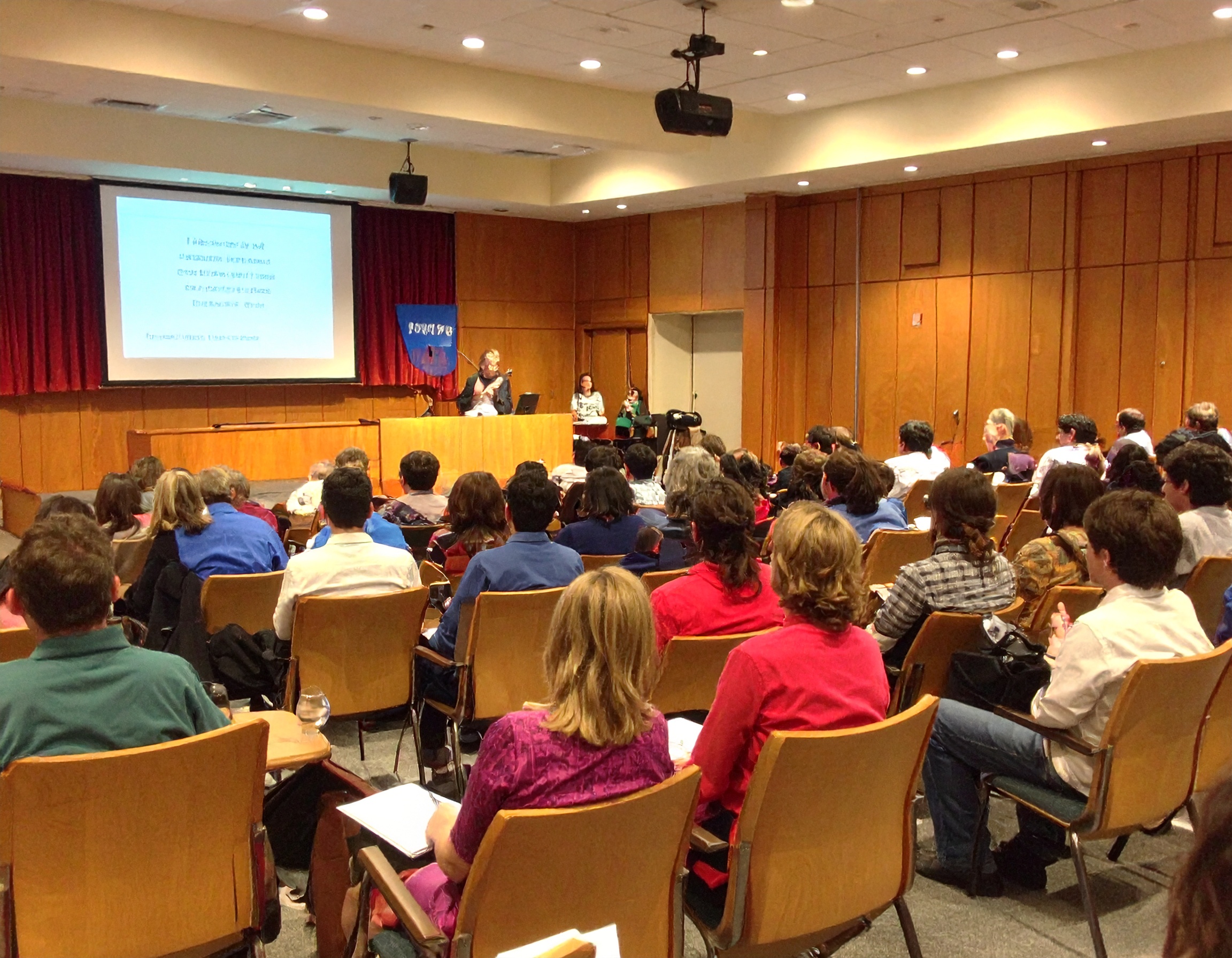 声を使う仕事や活動をしている方にもボイトレ