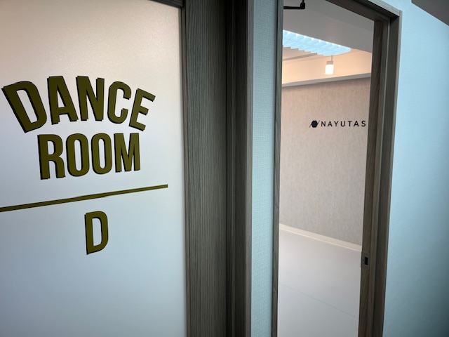 講師も充実して来ました！現在ボイストレーナー2名ダンスインストラクター2名ですが、どんどん増やして充実させていきます。特にダンスインストラクターさんは沢山のオーディション実施中です。水道橋校は広いダンスルームが特徴です！ダンスの体験レッスンお待ちしております。