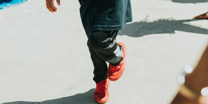 キッズ用ダンスシューズの選び方を紹介！室内・室外に適しているシューズを解説！