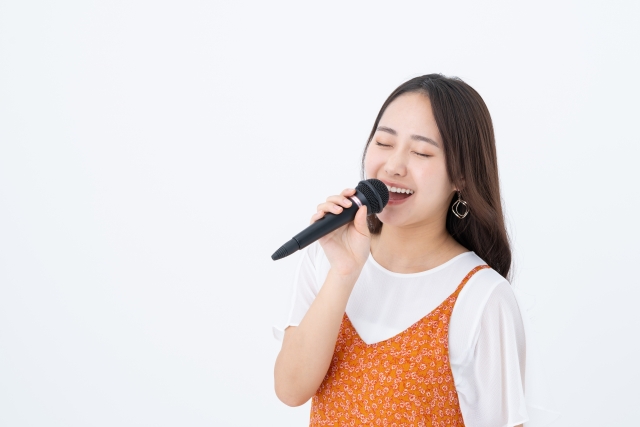 ファルセットとは？声の出し方や音楽的な意味・裏声との違い・練習方法など徹底解説