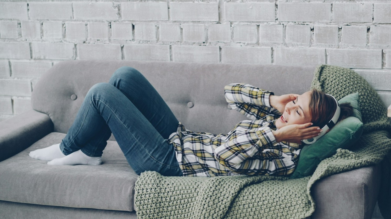 🍂秋の夜長におすすめ♪リラックスしながらできる簡単おうちボイトレ法｜NAYUTAS向ヶ丘遊園校