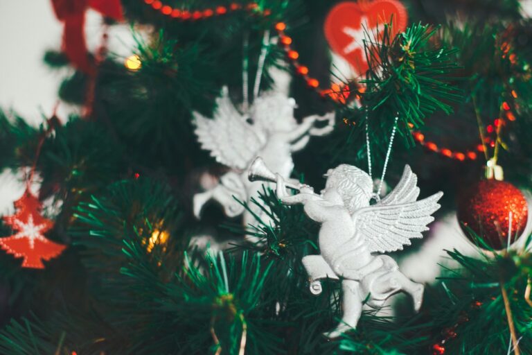 🎄忘年会・クリスマスにおすすめの選曲は？ 冬の定番曲と歌い方のコツ｜NAYUTAS向ヶ丘遊園校