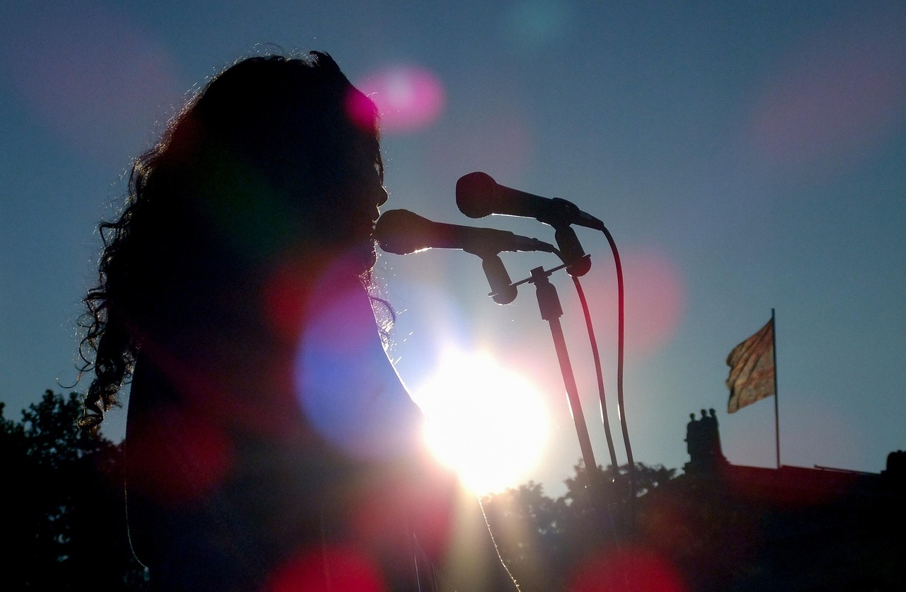 カラオケは痩せる？現役講師直伝の痩せる歌い方・おすすめ曲を解説