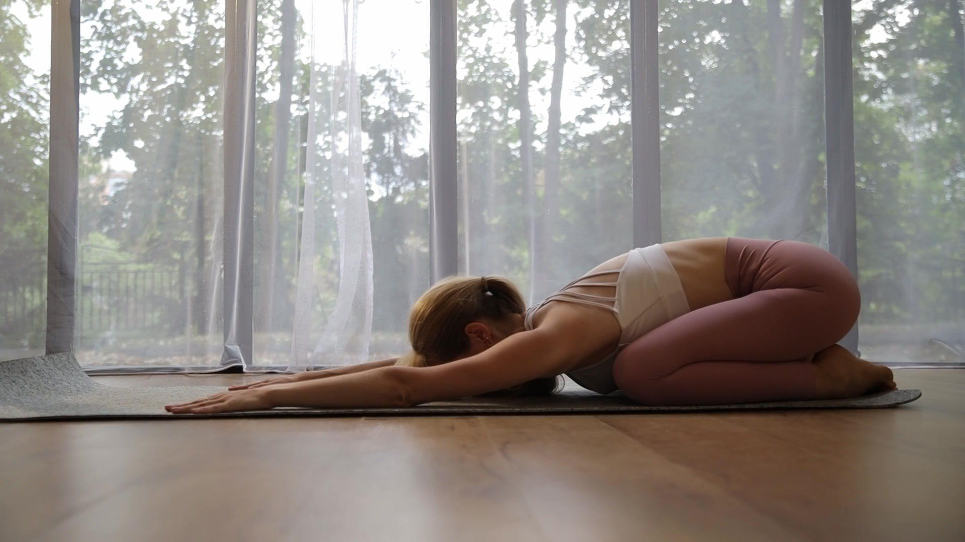 💪ダンスが変わる第一歩！縁の下の力持ち、「背中」ストレッチの大切さ！①