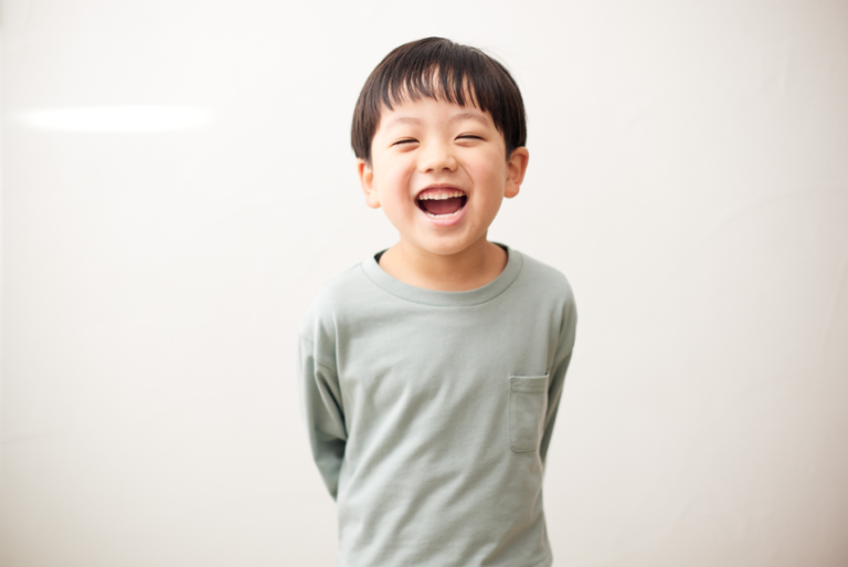 【新年】なぜ子どもの歌は音程が外れても心に響くのか？～童謡が教えてくれる「表現の原点」