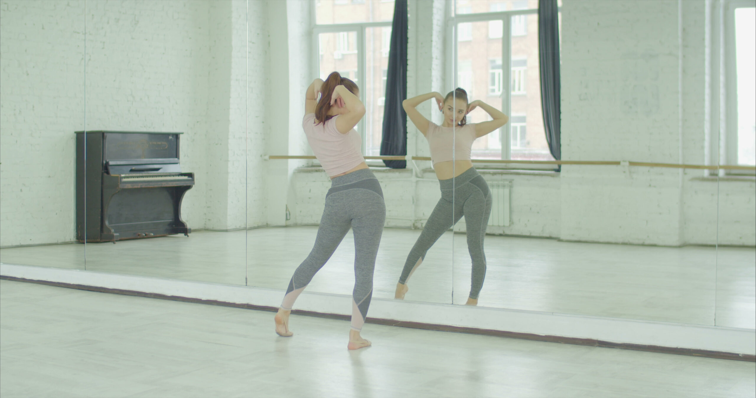 🤔鏡とにらめっこ？踊るときに覚えておいてほしい「鏡を見すぎない練習」③