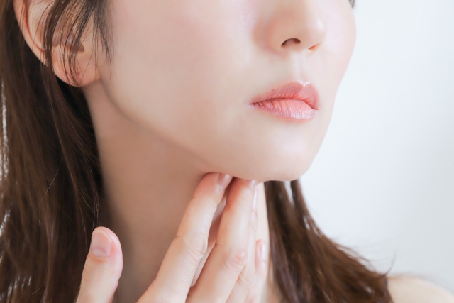 歌うと声がかすれる原因と治し方｜病気の可能性や喉のケアも解説