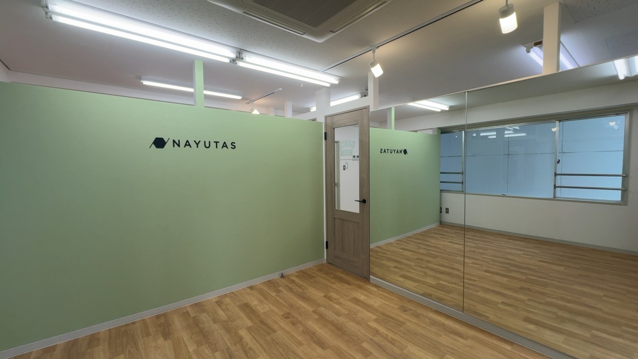 ダンスルーム グリーン