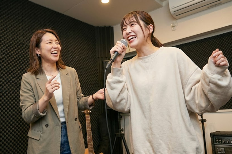 春のカラオケ・デビューに向けて。2月中にこっそり始める「お腹から声を出す」体幹の秘密