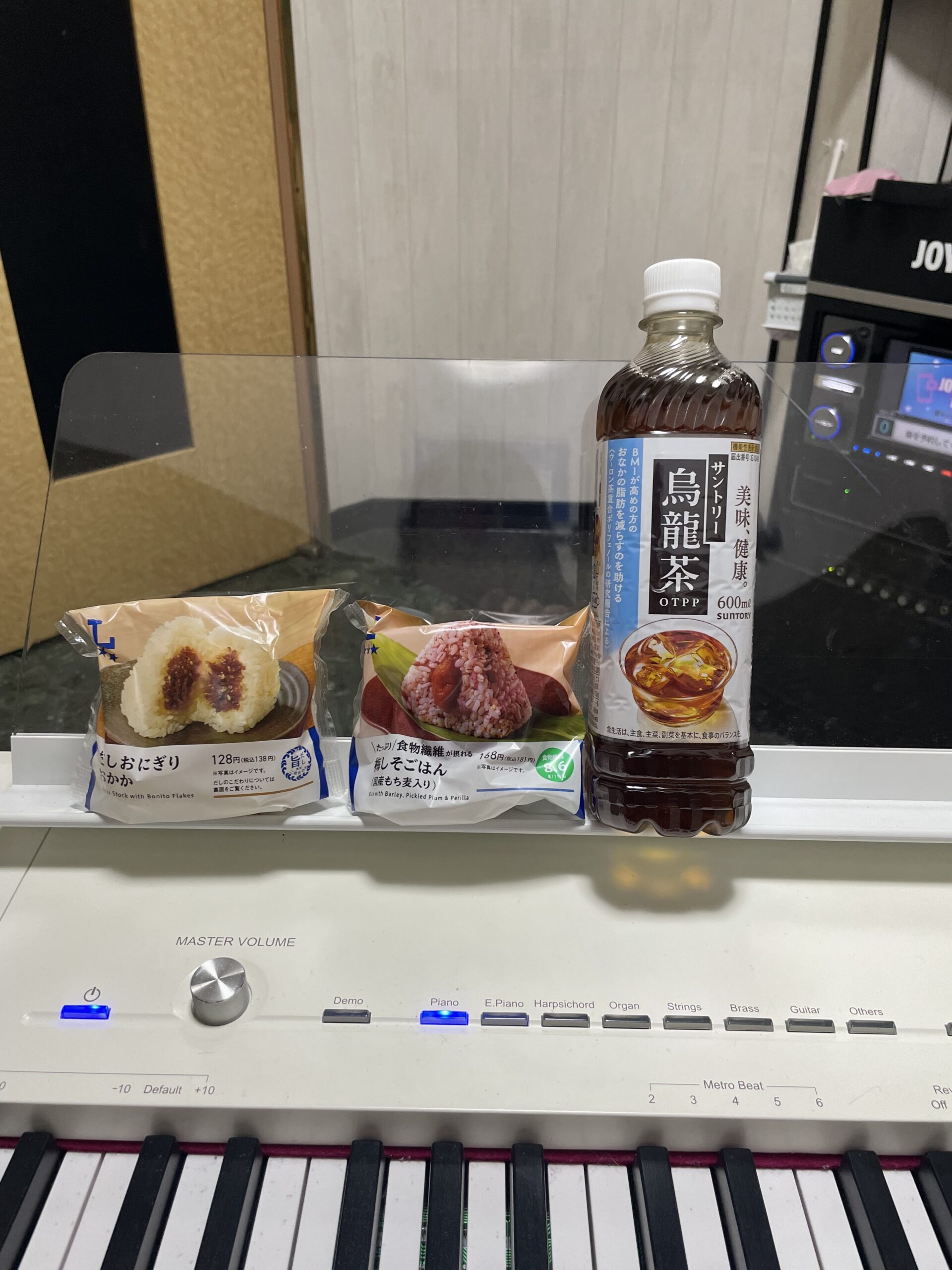 烏龍茶ついてきました^_^