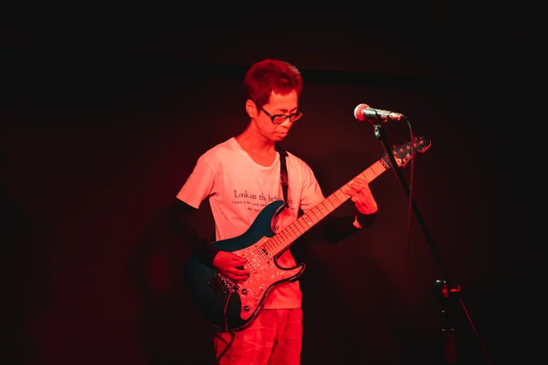 🎸ギターインストラクター紹介！　『250名を導いた指導力で、あなたのギターが変わる』