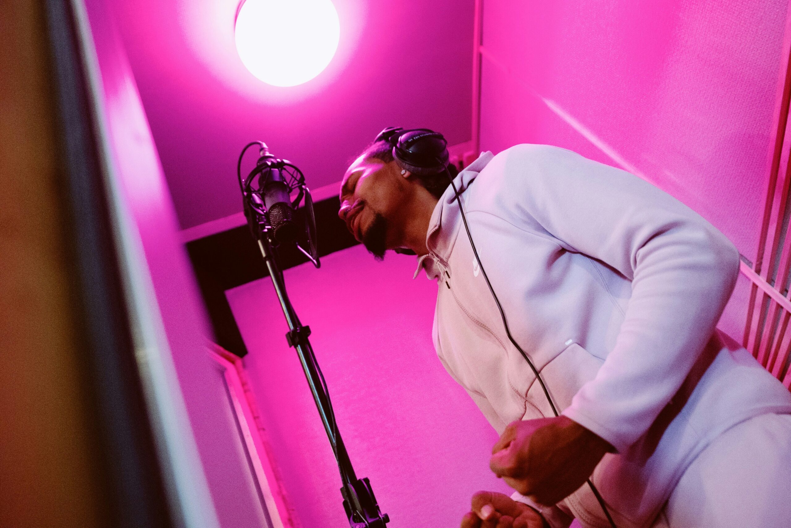 男性の音域平均を徹底解説｜地声・裏声の目安と広げ方