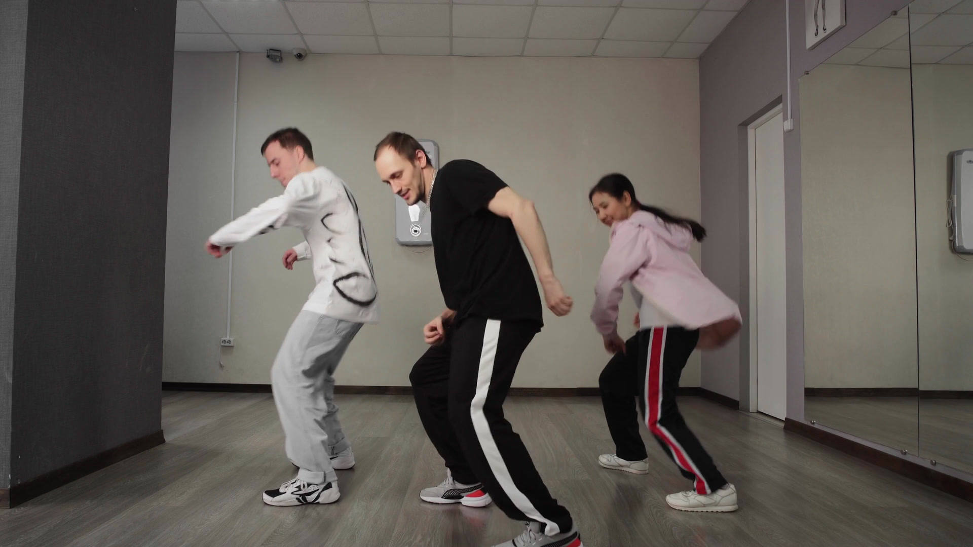 🌈最近ダンスを始める大人が増えているんです！「大人になって始めるダンスの魅力」とは？①