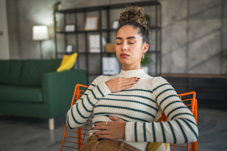 腹式呼吸の手順を初心者向けに解説！5分でできる練習方法