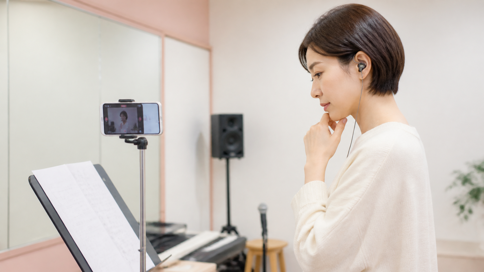 短いフレーズを録音して声を確認する練習のイメージ