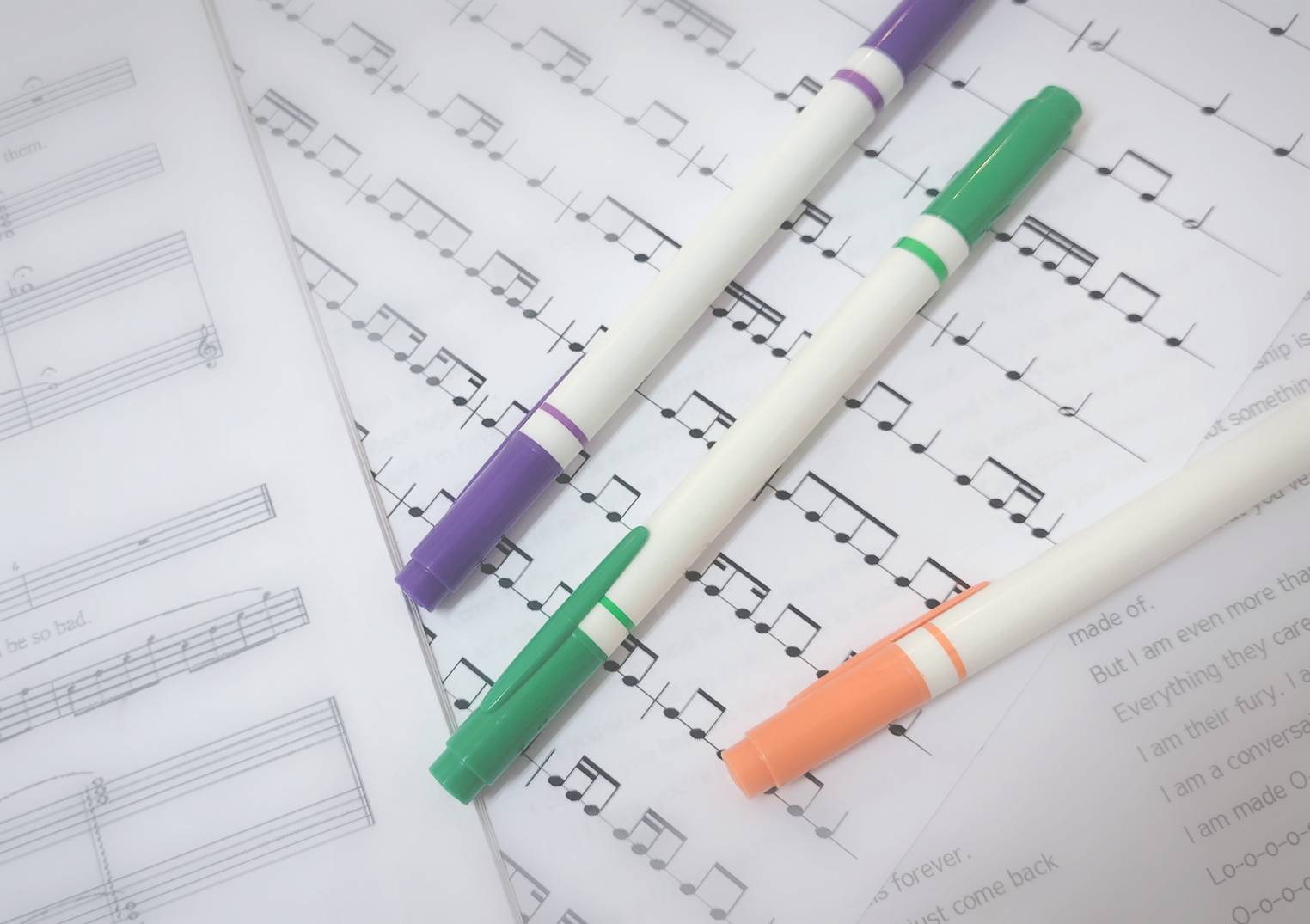【ボイトレの練習曲は毎回変える？】同じ曲を続けるメリットと選び方｜NAYUTAS本八幡校